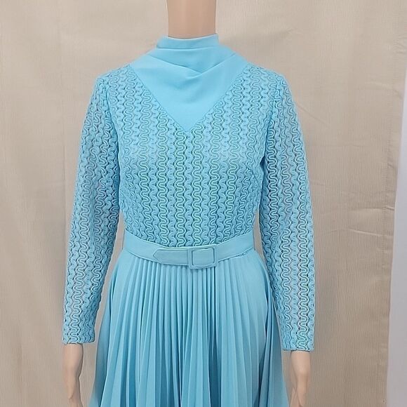 Mary Dobbs Original Vintage 60s Blue Polyester Hostess Dress Zigzag Pleats - Picture 5 of 16